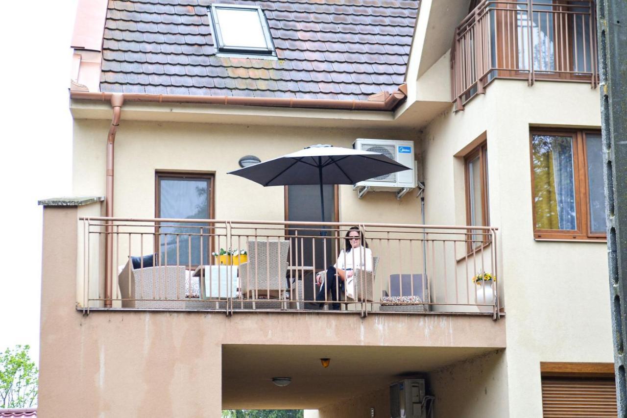 Unicum Apartman ハイデゥソボスロー エクステリア 写真